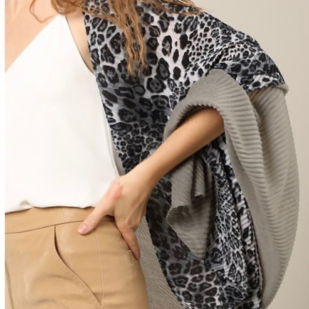 Grey Leopard Print & Solid Pleated Versatile Long Scarf - Picture 9 of 11